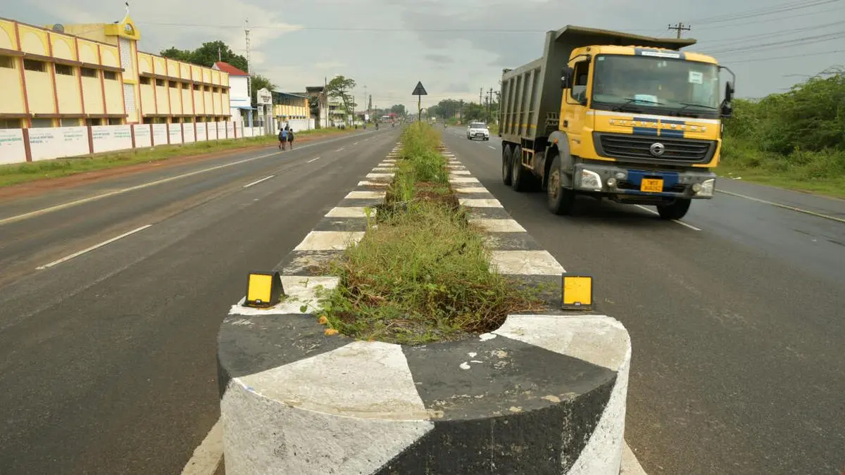 Road awards by MoRTH to decline by 40-43% y-o-y in FY24: ICRA