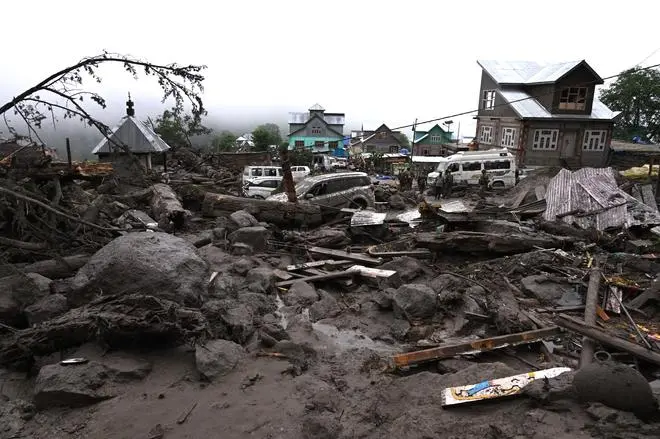 Army jawans search for bodies after the cloudburst at a Chaoshti village in Kishtwar district 
