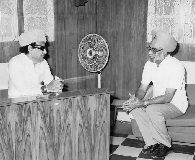 Dr. Manmohan Singh, Governor of the Reserve Bank of India, called on M.G. Ramachandran, Chief Minister of Tamil Nadu, at the Secretariat on March 7, 1983.
 