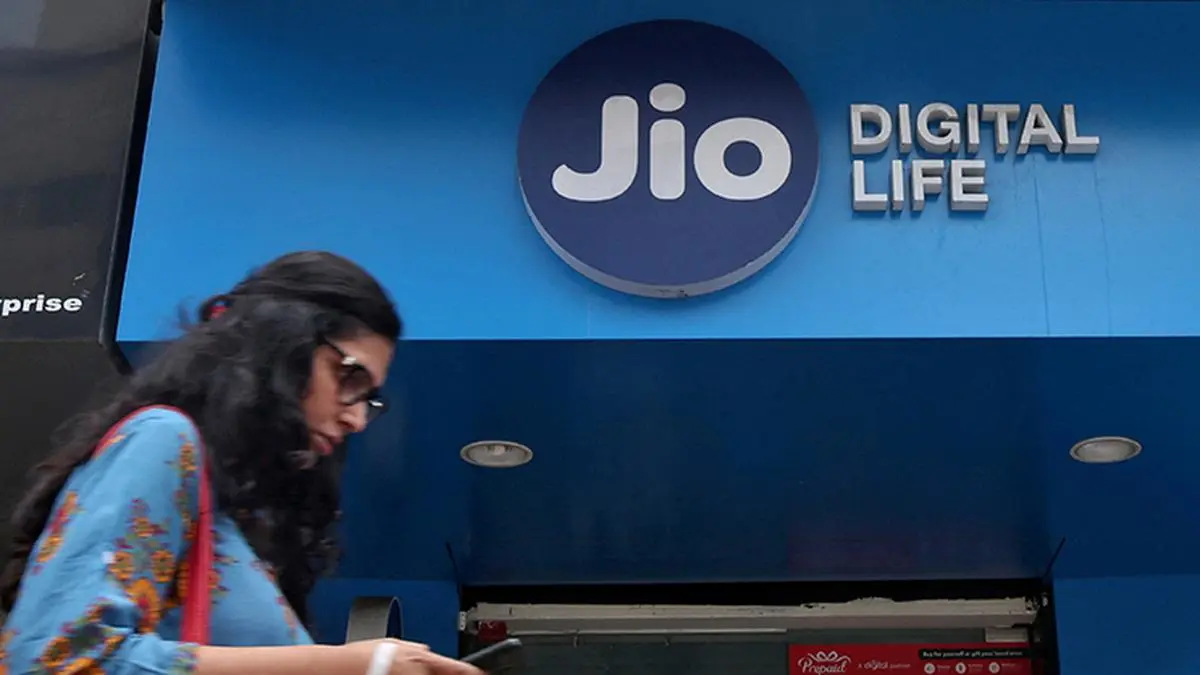  Jio launches JioSoundPay feature to replace merchant sound boxes