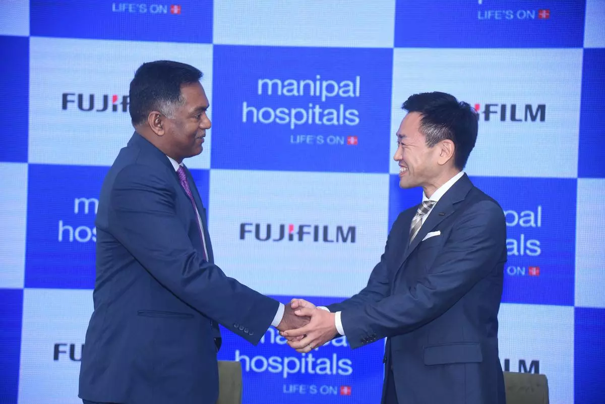 Dilip Jose (left), MD and CEO, Manipal Hospitals and Koji Wada, MD, Fujifilm India 