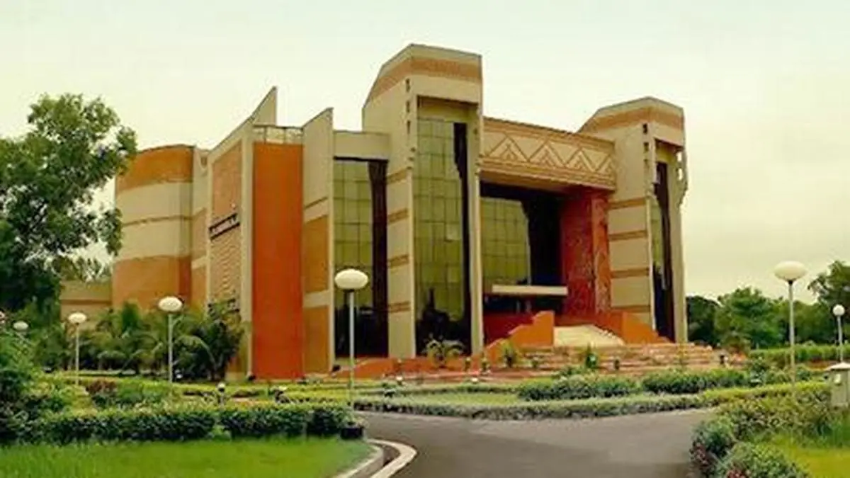 IIM Calcutta hits 100% summer placement with ₹6 lakh top stipend