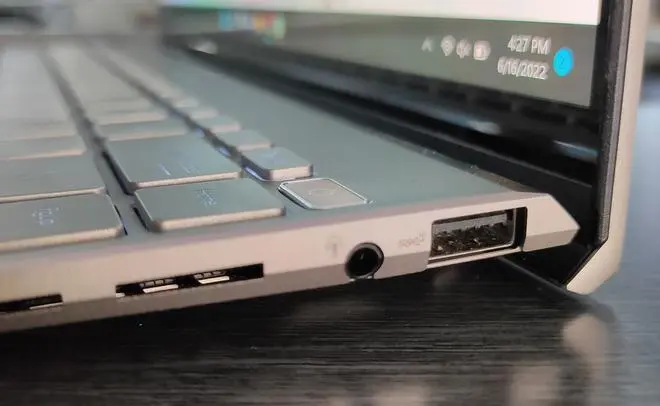 The USB port and a 3.5 mm jack on the right side on the Zenbook. The USB port and a 3.5 mm jack on the right side on the Zenbook.