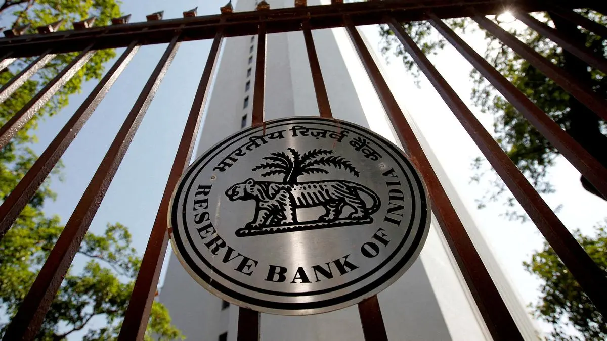 Headline inflation best guide for conduct of monetary policy, experts say