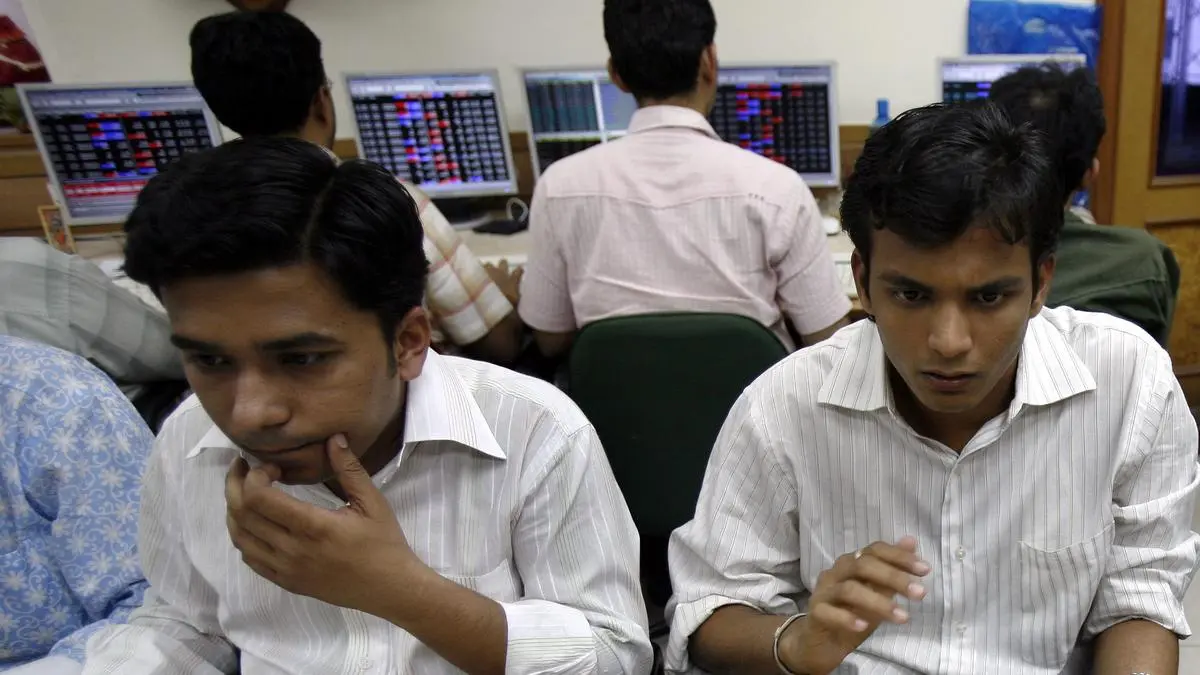 Sensex, Nifty dragged lower by IT, banking stocks