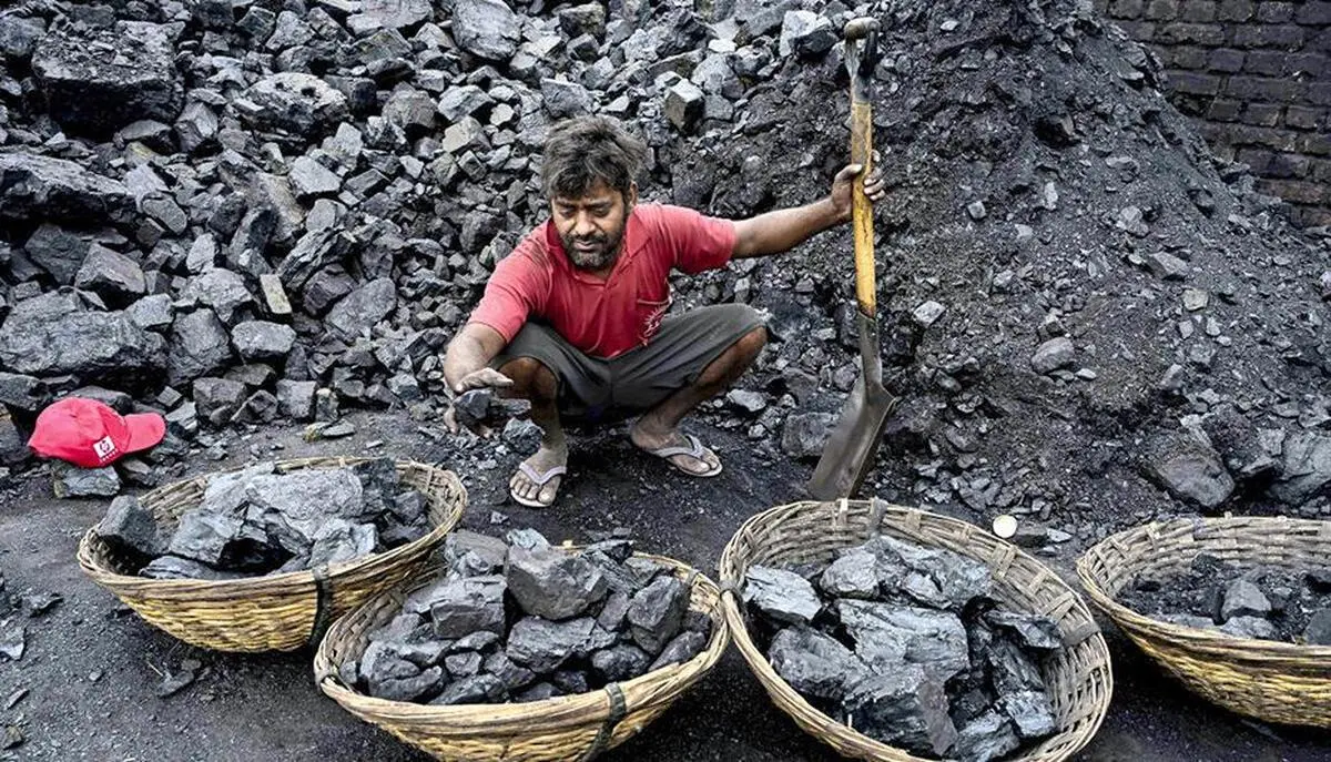 thehindubusinessline.com - Coal India shares slide 5% from day's open, Nuvama retains reduce rating