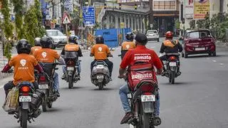 Quick commerce is reshaping India’s online retail landscape, with companies racing to tap into a market that estimates to reach $100 billion by 2030. Quick commerce is reshaping India’s online retail landscape, with companies racing to tap into a market that estimates to reach $100 billion by 2030.