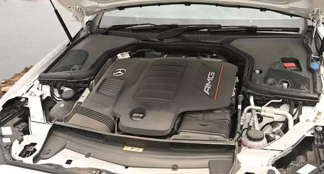 E53 4MATIC + cabriolet is equipped with a 3-liter turbocharged, in-line 6-cylinder gasoline engine.