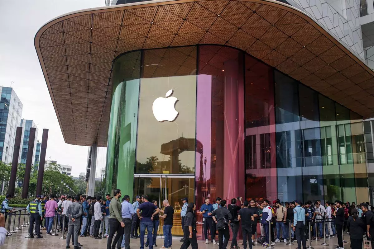 Apple readies opening of its first retail store in India