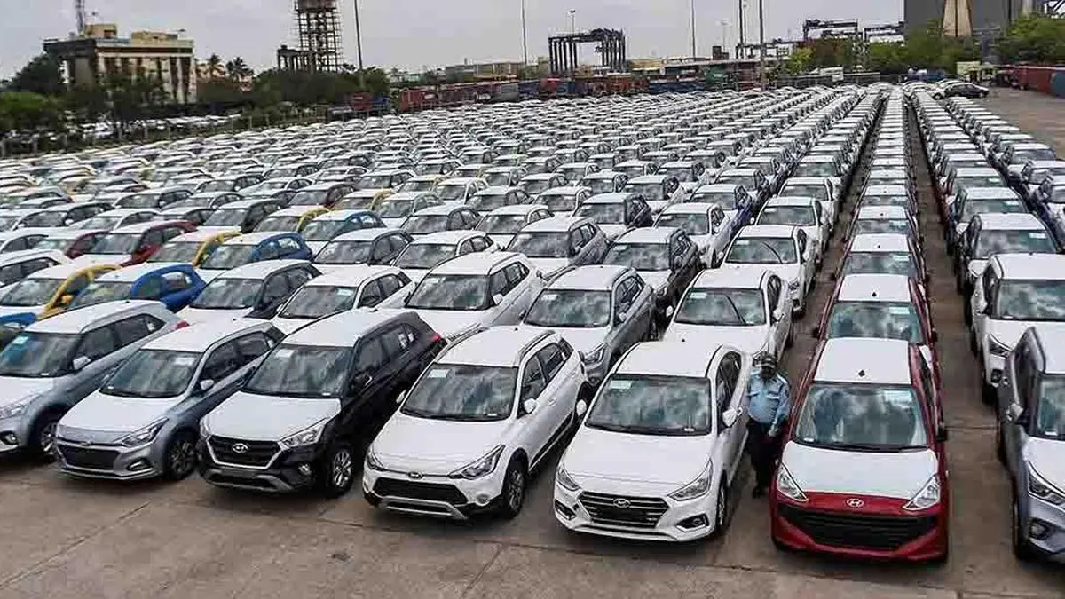 Image for Passenger vehicle dispatches rise 16% to 4,42,460 units in March: SIAM