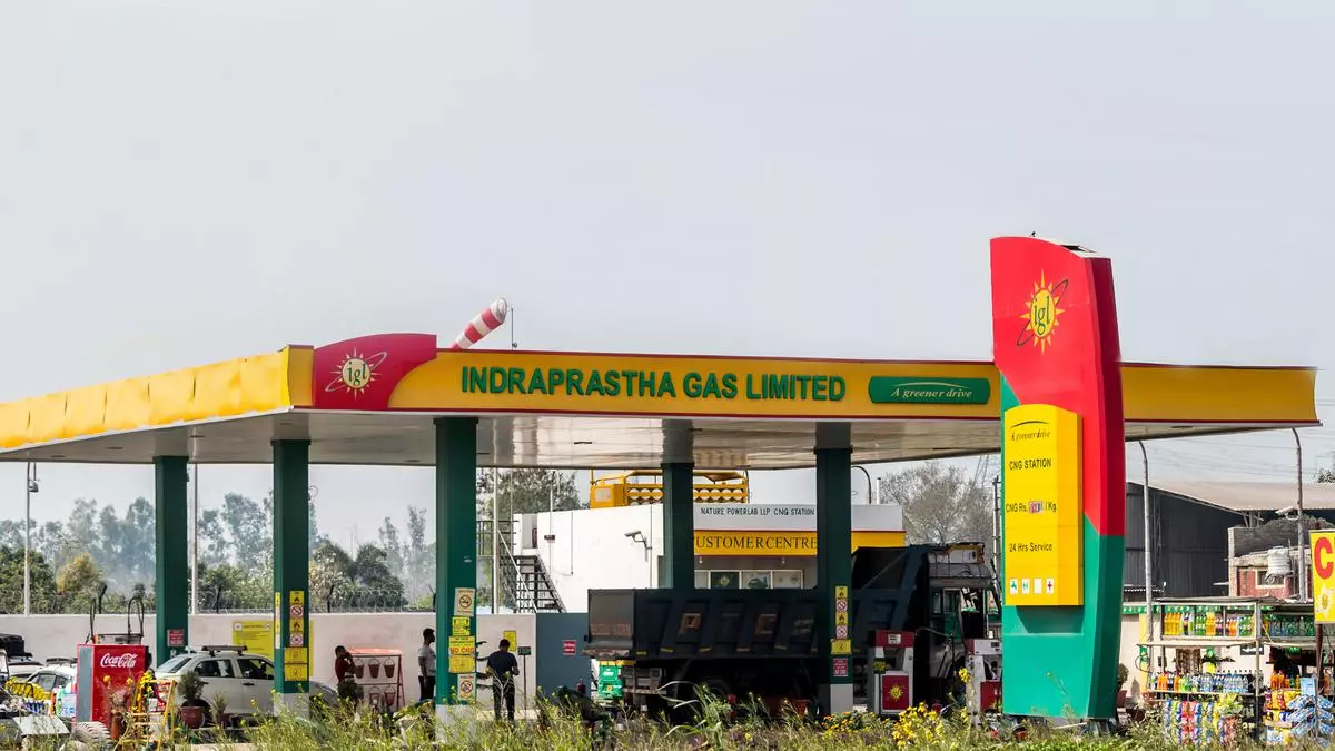 IGL cuts CNG prices by ₹2.50 in Delhi-NCR - The Hindu BusinessLine