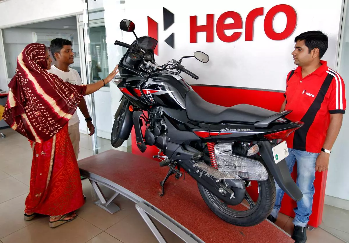 Top two-wheeler players Hero MotoCorp, HMSI lose market share as others, EV makers gain