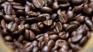  India’s coffee production for the 2025/26 season is projected at 6 million 60-kg bags, according to a USDA report. Adverse weather—dry spells early in the year followed by strong winds and excessive pre-monsoon rains—is expected to negatively affect yields.
