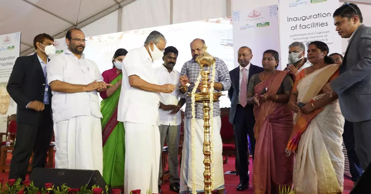 Kerala Chief Minister Pinarayi Vijayan inaugurates the new facilities at Infopark Kochi and the facilities of Cognizant Technology Solutions. 