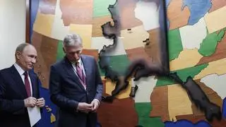 Russian President Vladimir Putin walks with Kremlin spokesman Dmitry Peskov after a meeting with U.S. President Donald Trump at Joint Base Elmendorf-Richardson in Anchorage, Alaska, U.S., on Friday. Sputnik/Gavriil Grigorov/Pool via REUTERS 