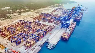 Apsez has begun operations in the port of Vizhinjam, the first totally automated transford port in India that has already crossed the milestone of more than 100,000 TEU in a single month. Apsez has begun operations in the port of Vizhinjam, the first totally automated transford port in India that has already crossed the milestone of more than 100,000 TEU in a single month.