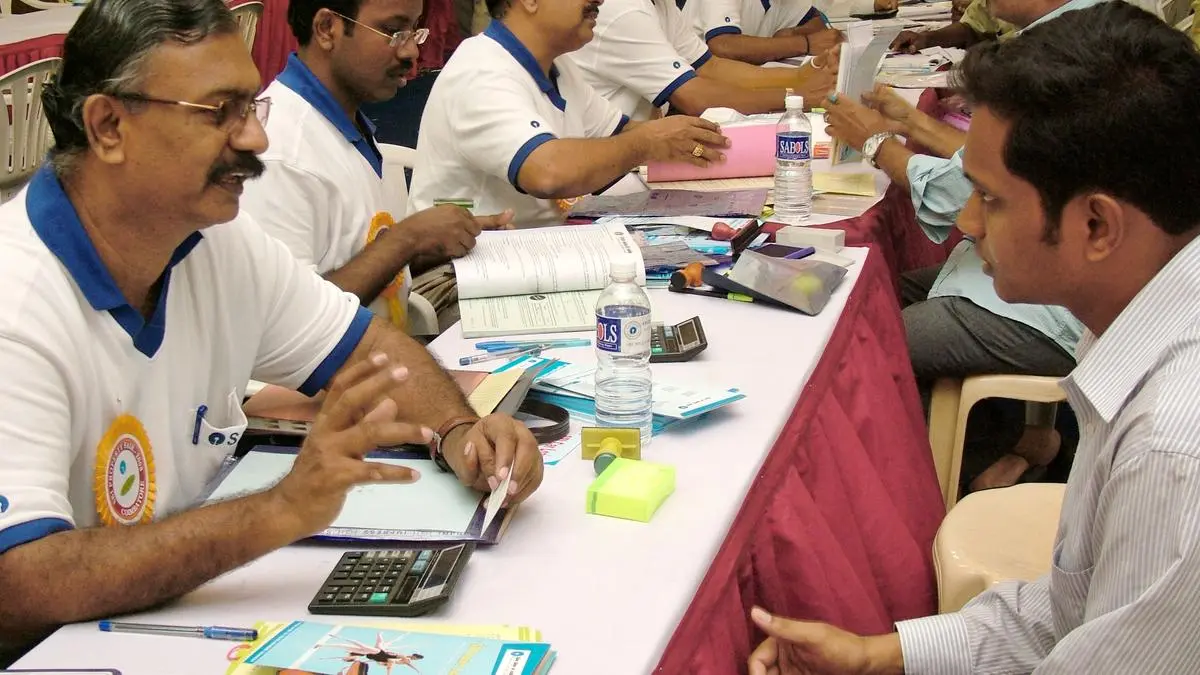 Banks light up Diwali with cashback offers, rate cuts Banks light up Diwali with cashback offers, rate cuts