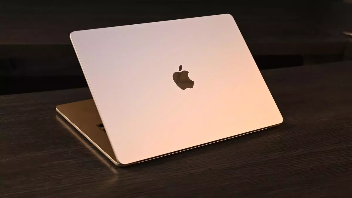 MacBook Air (15-inch) Review: The Big Apple