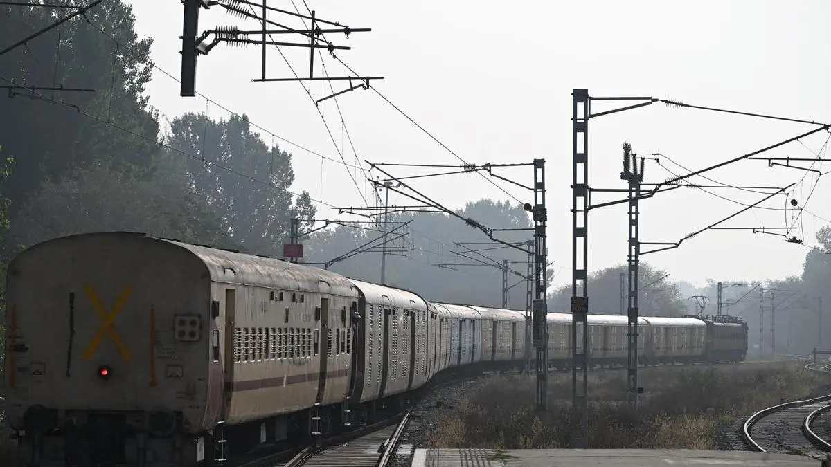 El ferrocarril se considera un sector estratégico. No se puede entregar a actores privados: ex miembro de la junta ferroviaria en el cónclave de CRF