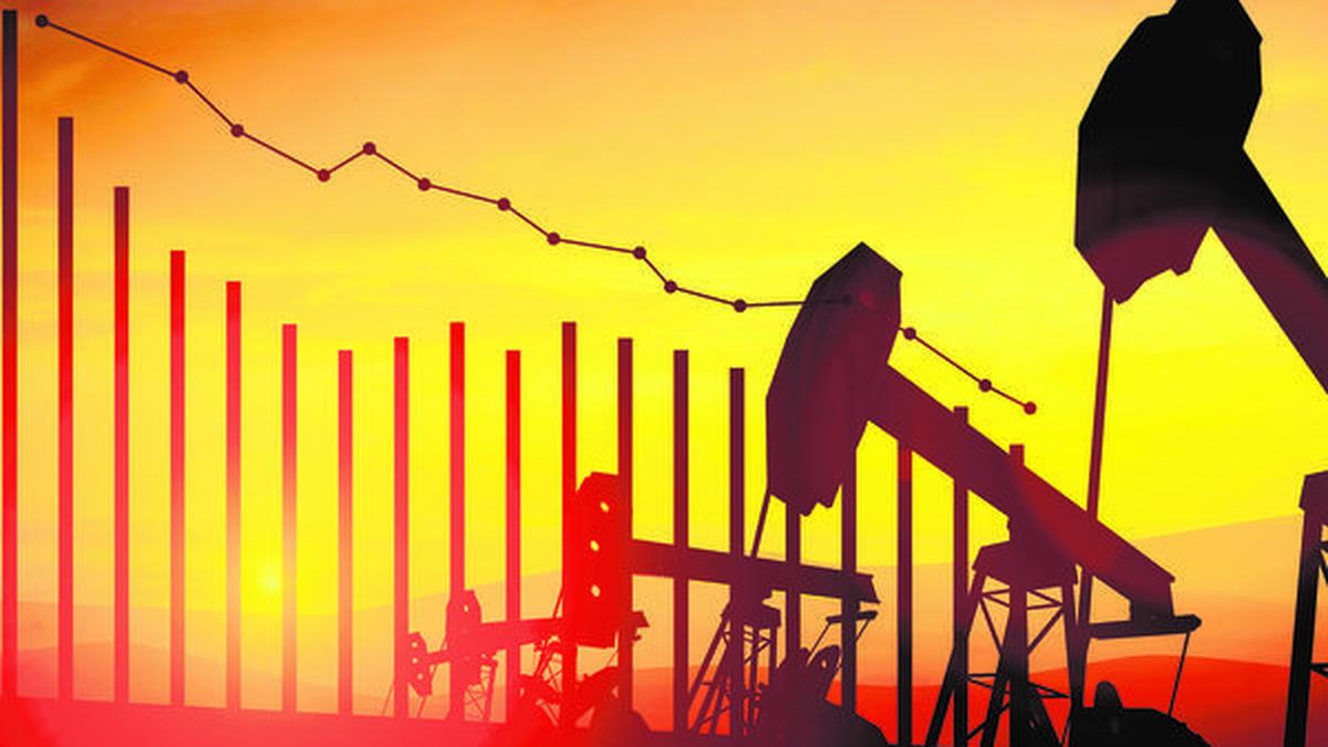 Crude oil futures fall as IEA report signals rising supply 