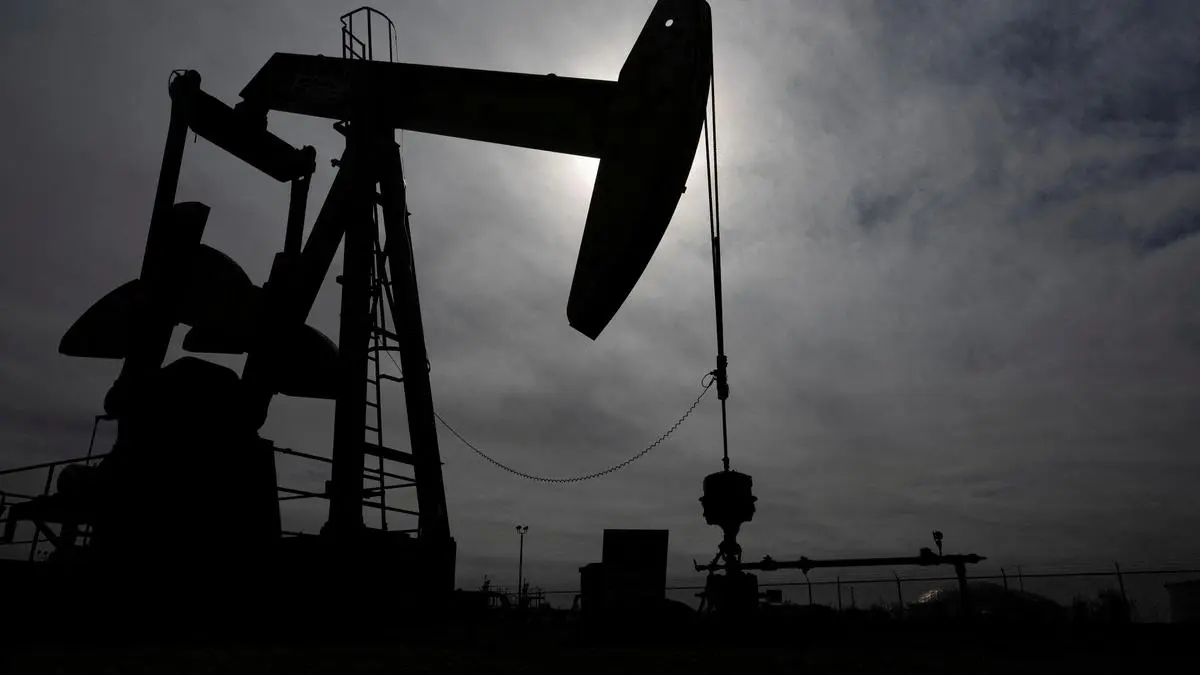 Crude oil futures decline after US-flagged vessels pass through the Strait of Hormuz