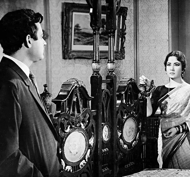 Guru Dutt and Meena Kumari teamed up again in S. J. Films' `Sanjh Aur Savera', directed by Hrishikesh Mukherjee. Guru Dutt and Meena Kumari teamed up again in S. J. Films' `Sanjh Aur Savera', directed by Hrishikesh Mukherjee.
