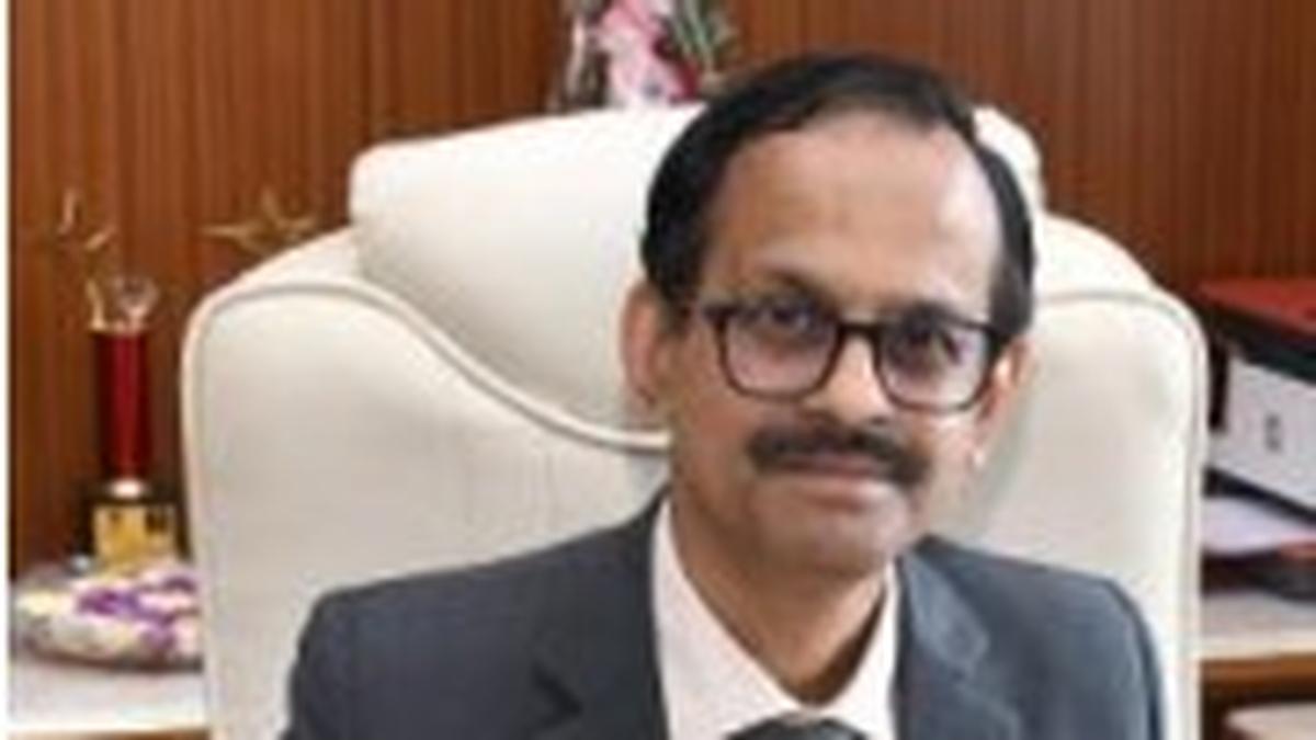R Doraiswamy takes charge as CEO & MD of LIC R Doraiswamy takes charge as CEO & MD of LIC