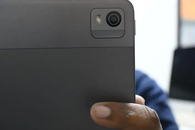 8 Megapixel rear camera 8 Megapixel rear camera