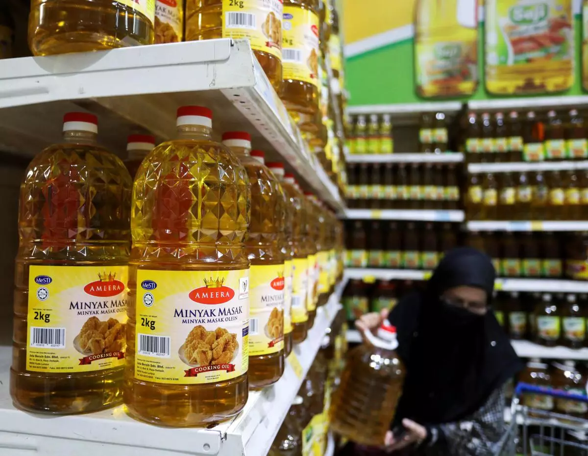 Indonesia will increase its mandatory domestic sales of palm oil to 30 per cent of companies’ planned exports from the current 20 per cent, starting Thursday, under a scheme called the Domestic Market Obligation