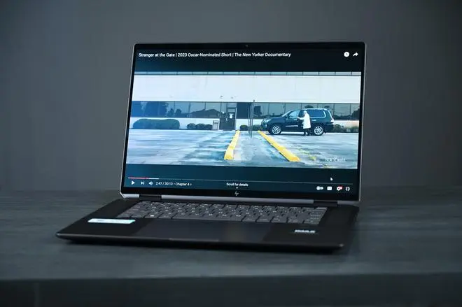 Crisp and vivid 16-inch 2.8k OLED display