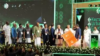 El gabinete, Kerala Pinarayi Vijayan, lanzó el cónclave urbano de Krala en el Ministro de Asuntos de Vivienda y Negocios en Manohar Lalkattar. El gabinete, Kerala Pinarayi Vijayan, lanzó el cónclave urbano de Krala en el Ministro de Asuntos de Vivienda y Negocios en Manohar Lalkattar.
