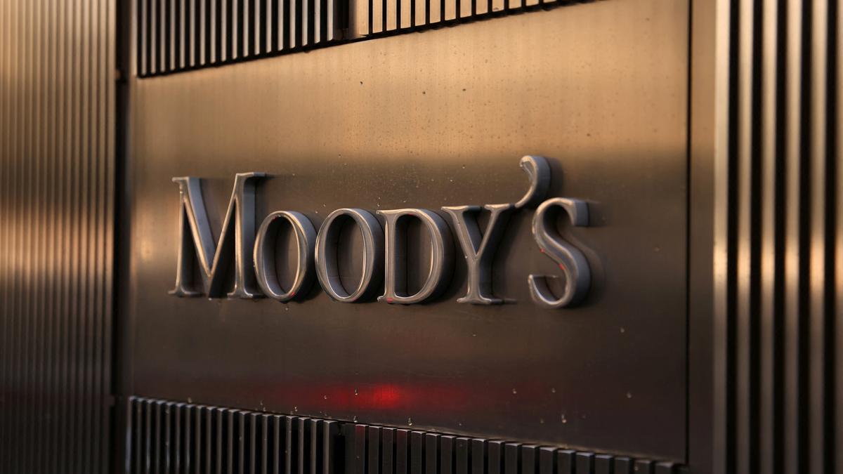 Moody’s Ratings changes global outlook for banks to stable from negative