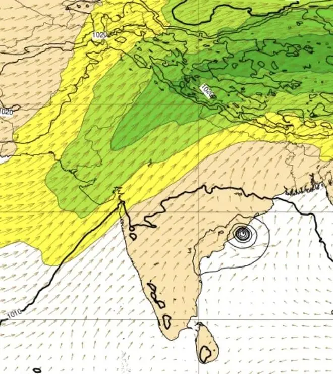 Los fuertes vientos en los niveles superiores (verde y amarillo) pueden forzar el sistema de tormentas pronosticado. (en círculos concéntricos) el recorrido debe limitarse por la costa. y tiende a evitar tocar tierra directamente sobre Tamil Nadu y Andhra Pradesh.