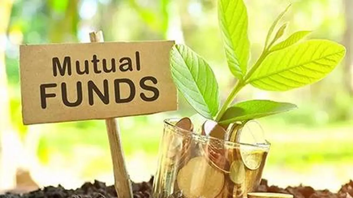 ICICI Bank sees major ownership shift as FPIs, MFs cut stake