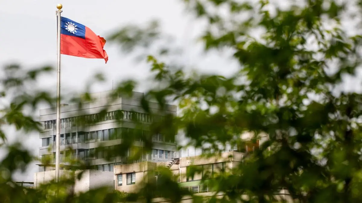Ahead of Trump summit, China says it is ready to 'crush' any Taiwan independence bid