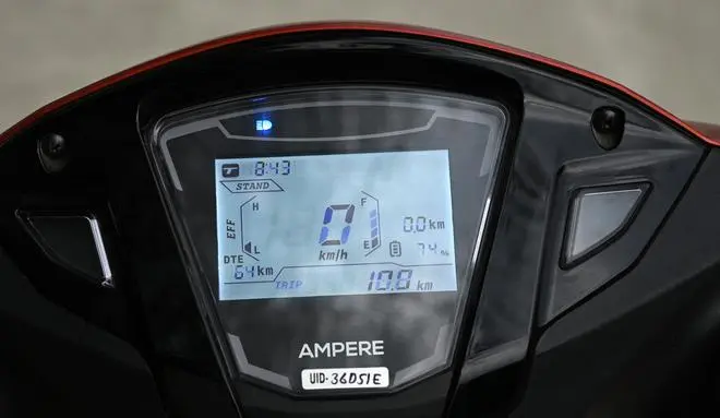 The digital screen offers a simple read out of the speed, tripmeter, distance to empty, battery state of charge (SoC) and even a fuel level style indication of the SOC The digital screen offers a simple read out of the speed, tripmeter, distance to empty, battery state of charge (SoC) and even a fuel level style indication of the SOC