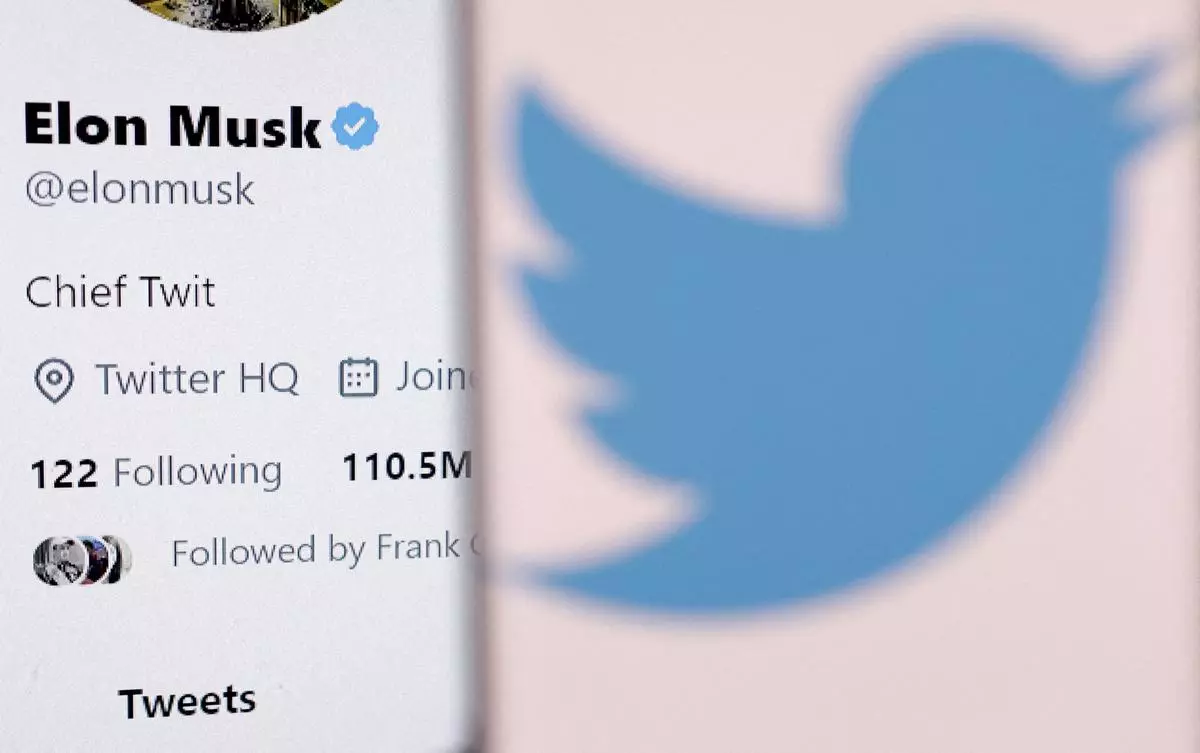 FILE PHOTO: Elon Musk’s account and the Twitter logo are seen in the picture