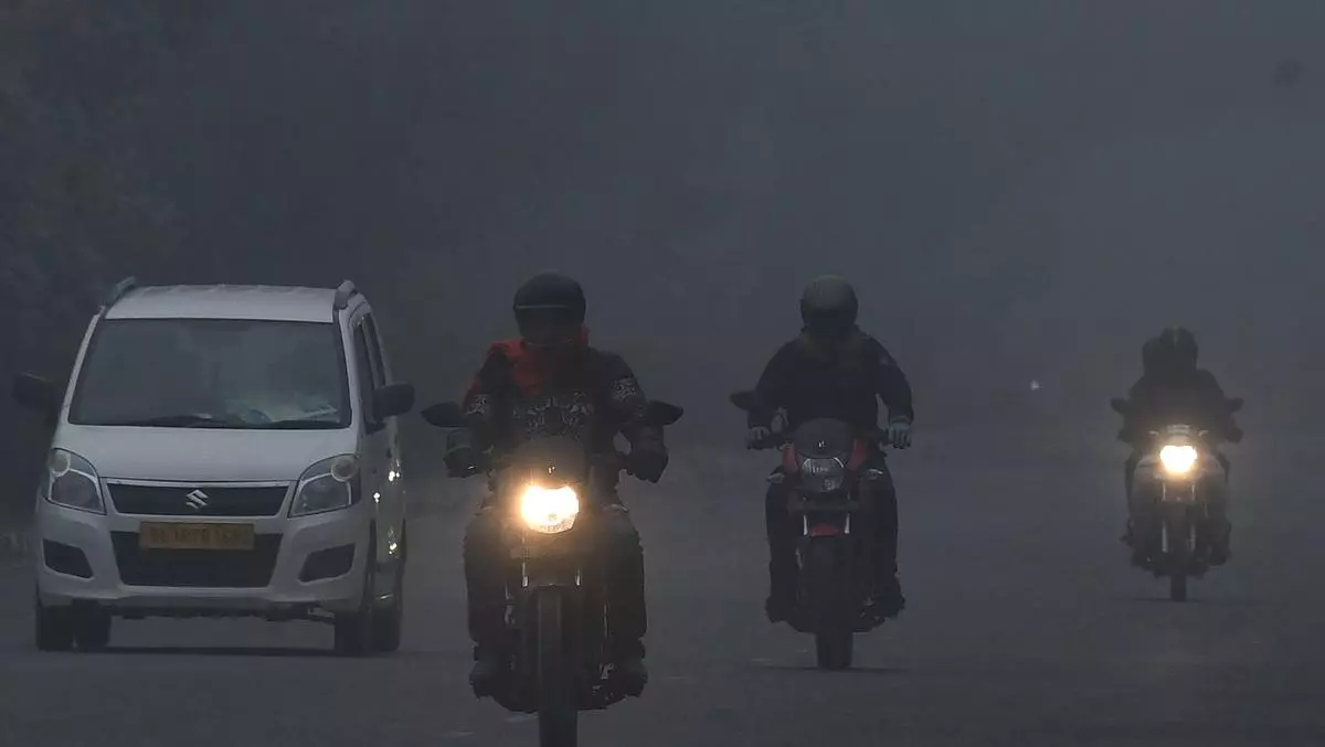  As Cold Wave Batters North India: The temperature in the national capital this morning hovered at 2.2 degrees Celsius as a cold wave swept through north India. Commuters make their way amid dense fog in New Delhi, on January 7, 2023. 