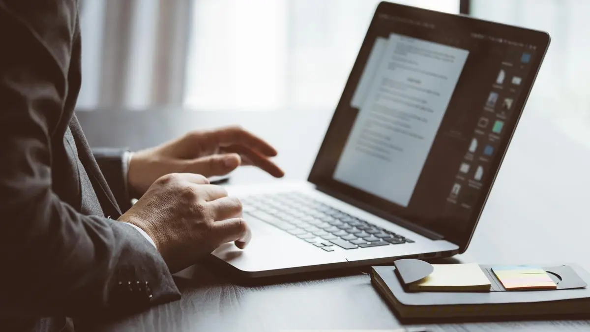 AI přetváří bílokolíčkovou pracovní sílu v Indii, mzdový rozdíl se rozšiřuje