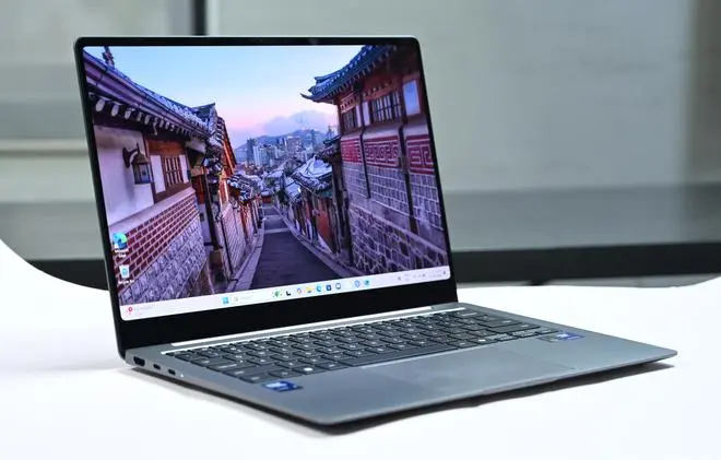 The anti -reflective coating on the screen also helps to keep the distractions away The anti -reflective coating on the screen also helps to keep the distractions away