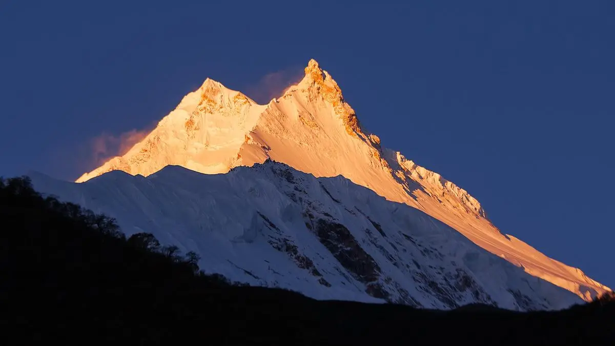 Bullion Cues: Silver makes a bearish double-top pattern