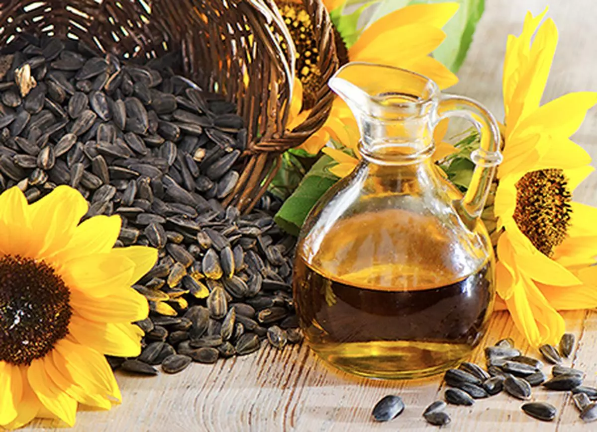 India imported 16.38 lt of sunflower oil during November-August of the oil year 2021-22 as against 15.96 lt in the corresponding period of the previous oil year