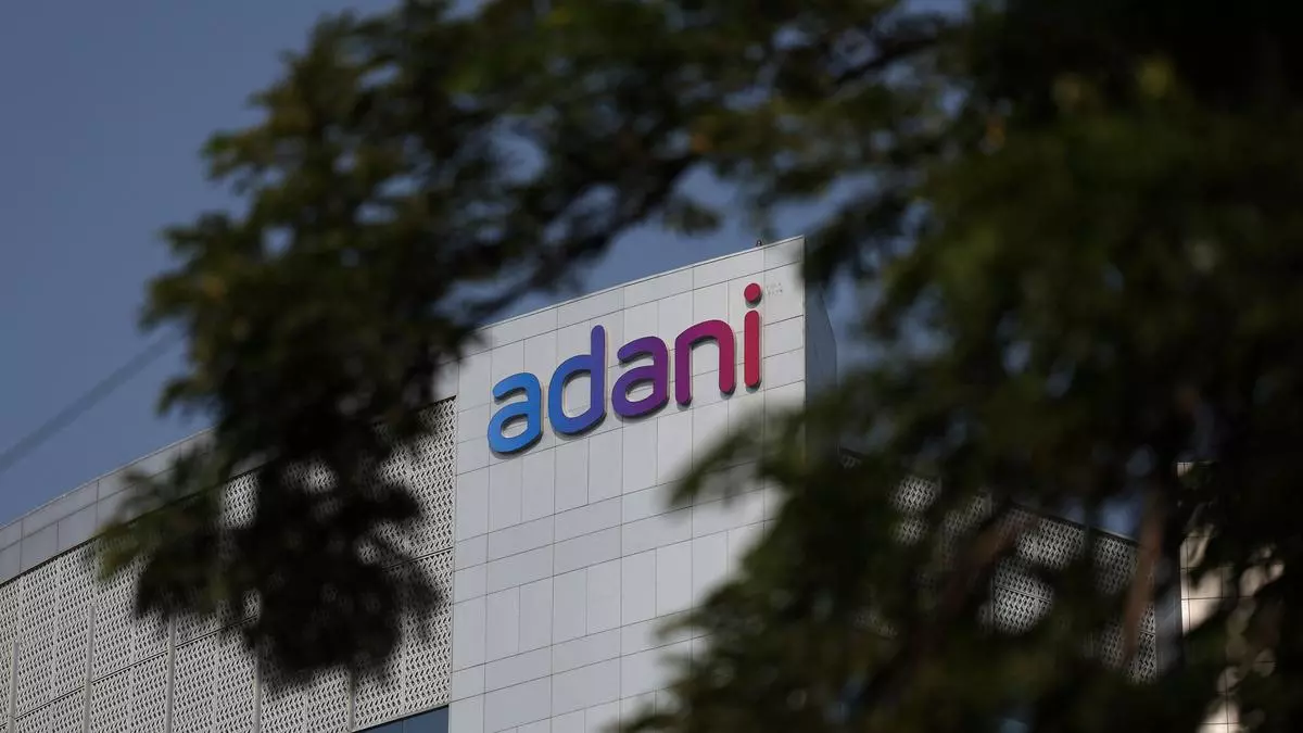 Who are the 7 individuals named in the Adani bribery case