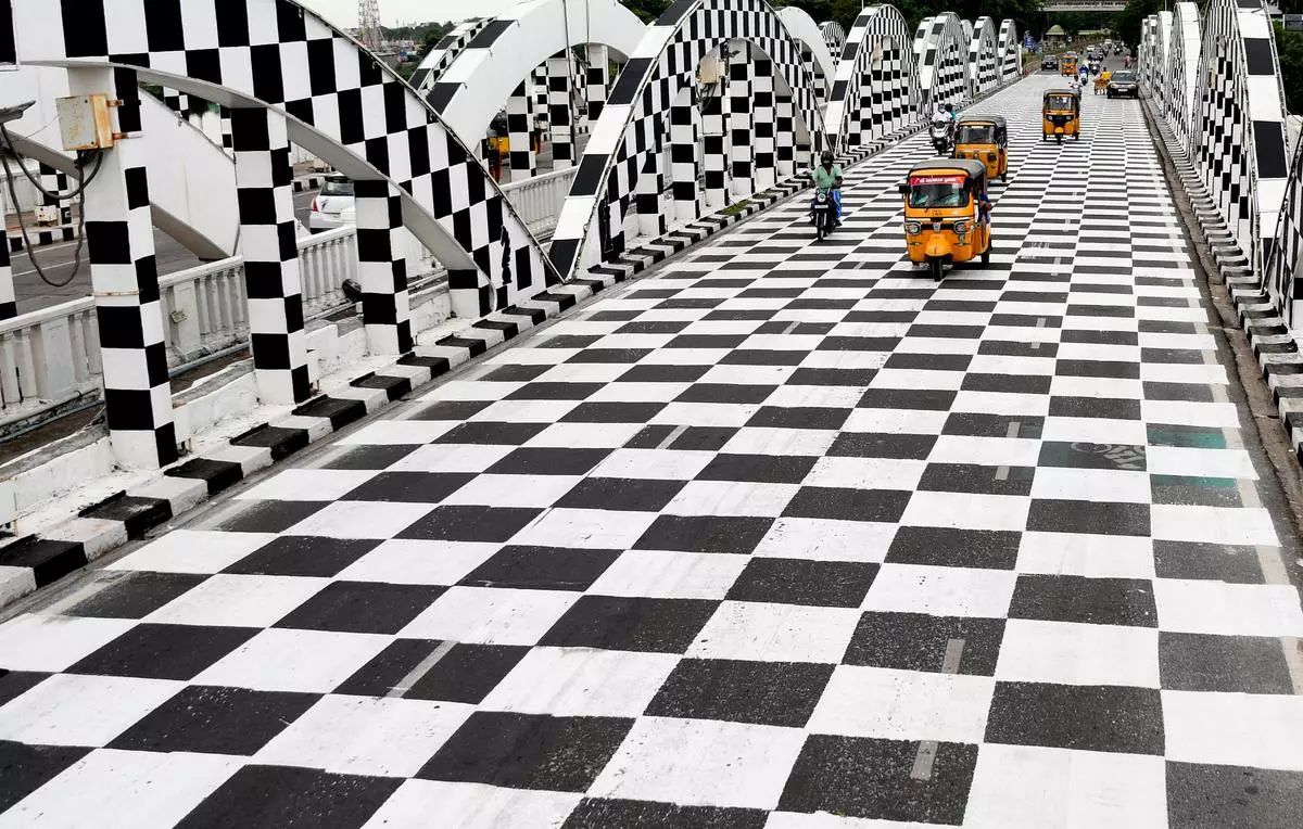 Paintings of chess board and allied subjects are being painted on Kamarajar Salai in Chennai.  Chennai to host first ever Chess Olympiad 44th FIDE Chess Olympiad in India from July 28.  The tournament will be held from July 28 to August 10, 2022. 