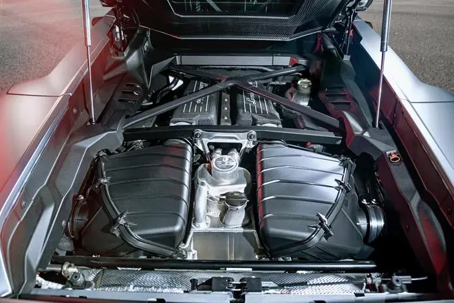 The Huracán Tecnica takes the 5.2-litre engine putting out the same 640 CV power as its STO stablemate, producing 565 Nm of torque at 6,500 rpm for fun yet comfortable everyday driving The Huracán Tecnica takes the 5.2-litre engine putting out the same 640 CV power as its STO stablemate, producing 565 Nm of torque at 6,500 rpm for fun yet comfortable everyday driving