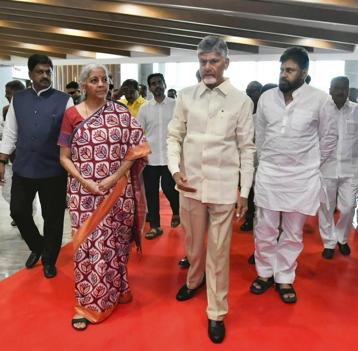 thehindubusinessline.com - FM Sitharaman, Andhra CM lay foundation for bank, insurance offices in Amaravati