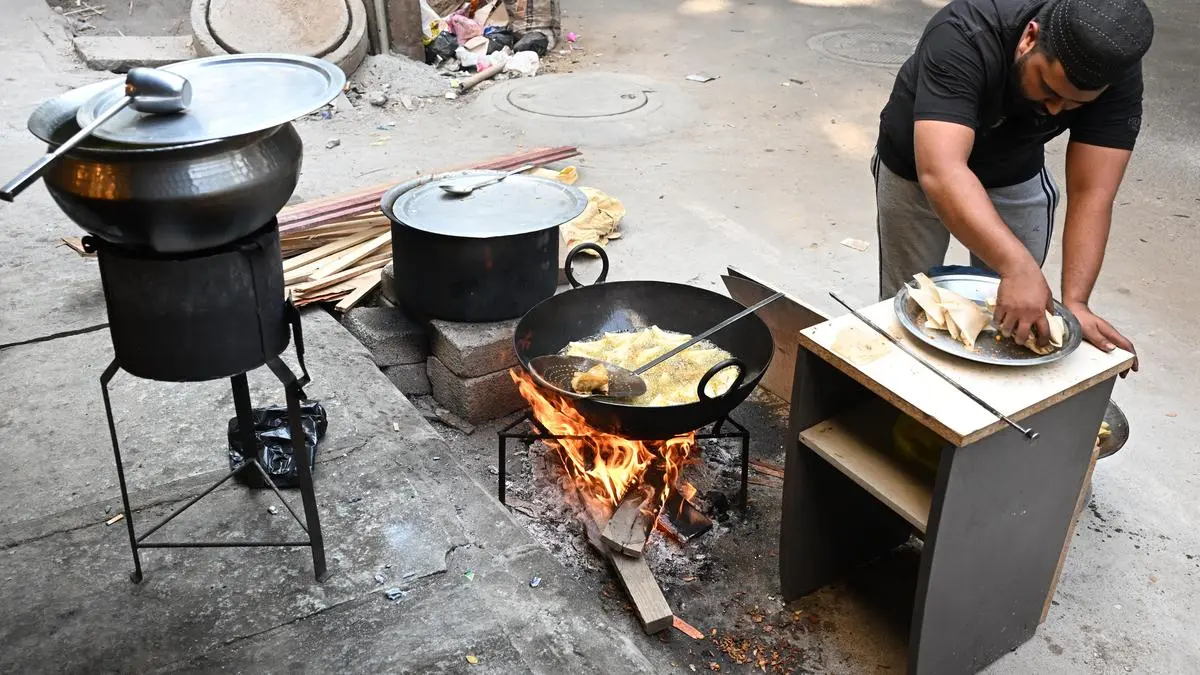 LPG shortage forces Himachal Assembly kitchens to switch to wood-fired stoves