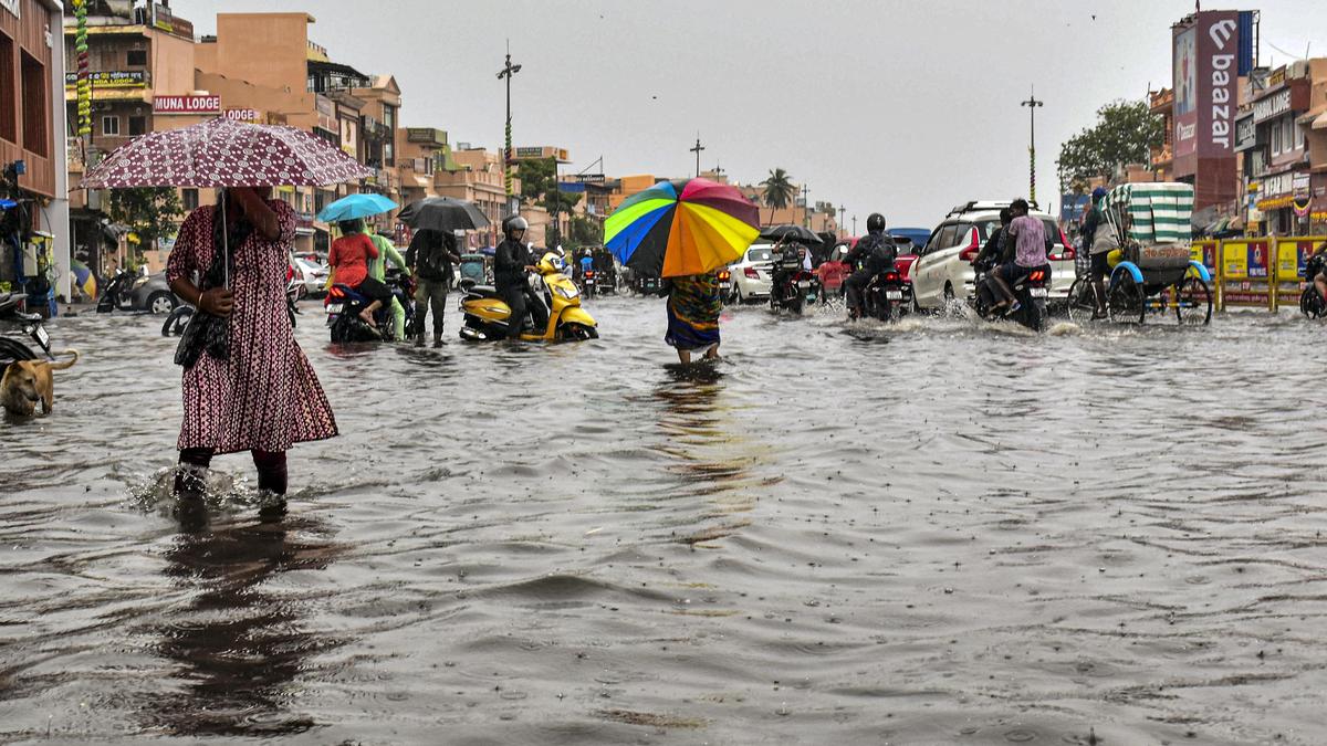 Cyclone Montha Highlights: Cyclone Montha weakens near Machilipatnam; Andhra braces for heavy rains and strong winds - The HinduBusinessLine