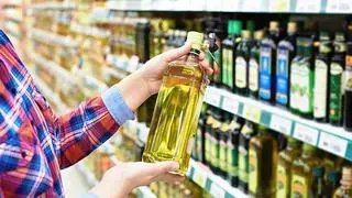 In India, the per capita annual consumption of edible oil is 18 kg and that of sugar is around 20 kg, trade data shows. In India, the per capita annual consumption of edible oil is 18 kg and that of sugar is around 20 kg, trade data shows.