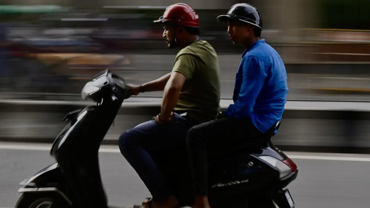 Experts call for dedicated lanes for two-wheelers to enhance road safety